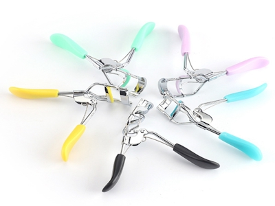 Как правильно использовать ватные палочки для идеальной чистки ушей